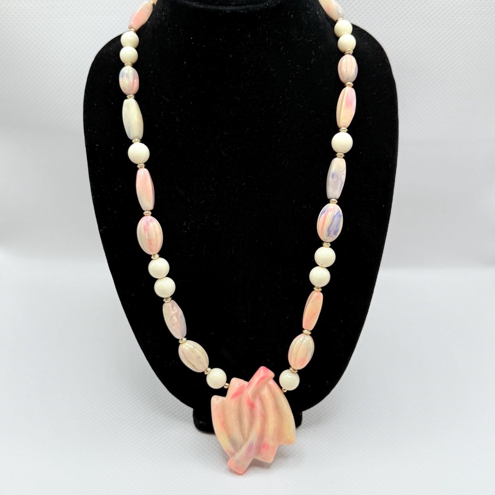 Vintage Cream, Pink, & Purple Pastel Lucite Beaded Shell Style Pendant Necklace